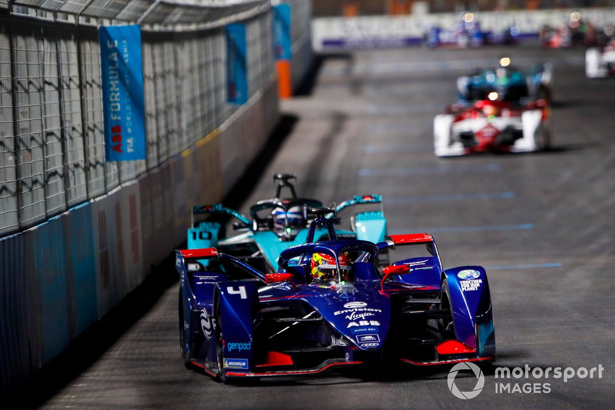 Robin Frijns, Envision Virgin Racing, Audi e-tron FE07, por delante de Sam Bird, Panasonic Jaguar Racing, Jaguar I-Type 5