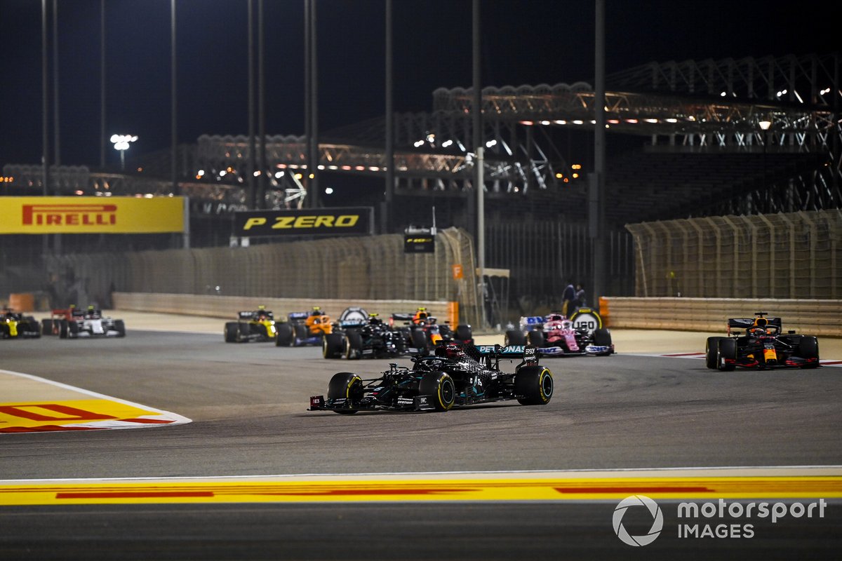 Lewis Hamilton, Mercedes F1 W11, Max Verstappen, Red Bull Racing RB16, Sergio Perez, Racing Point RP20, Alex Albon, Red Bull Racing RB16, e Valtteri Bottas, Mercedes F1 W11