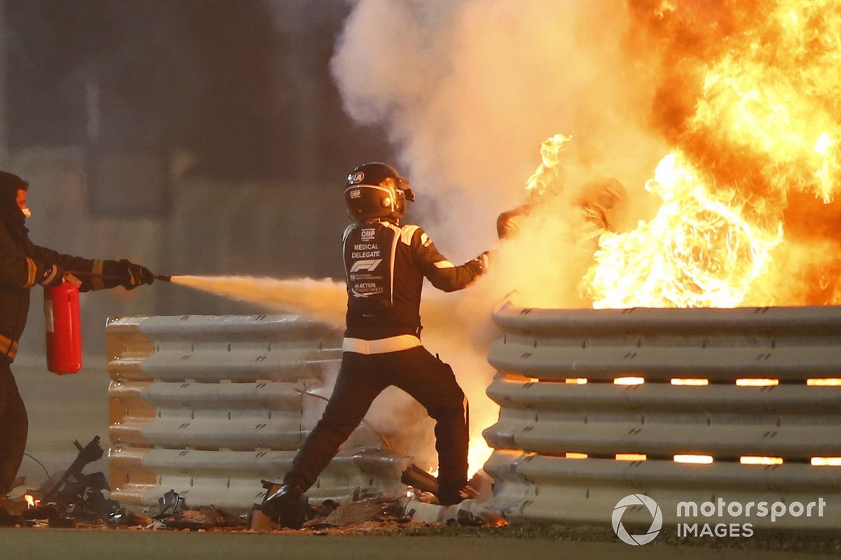 Medical deligate pulls Romain Grosjean, Haas F1 from the flames of his car
