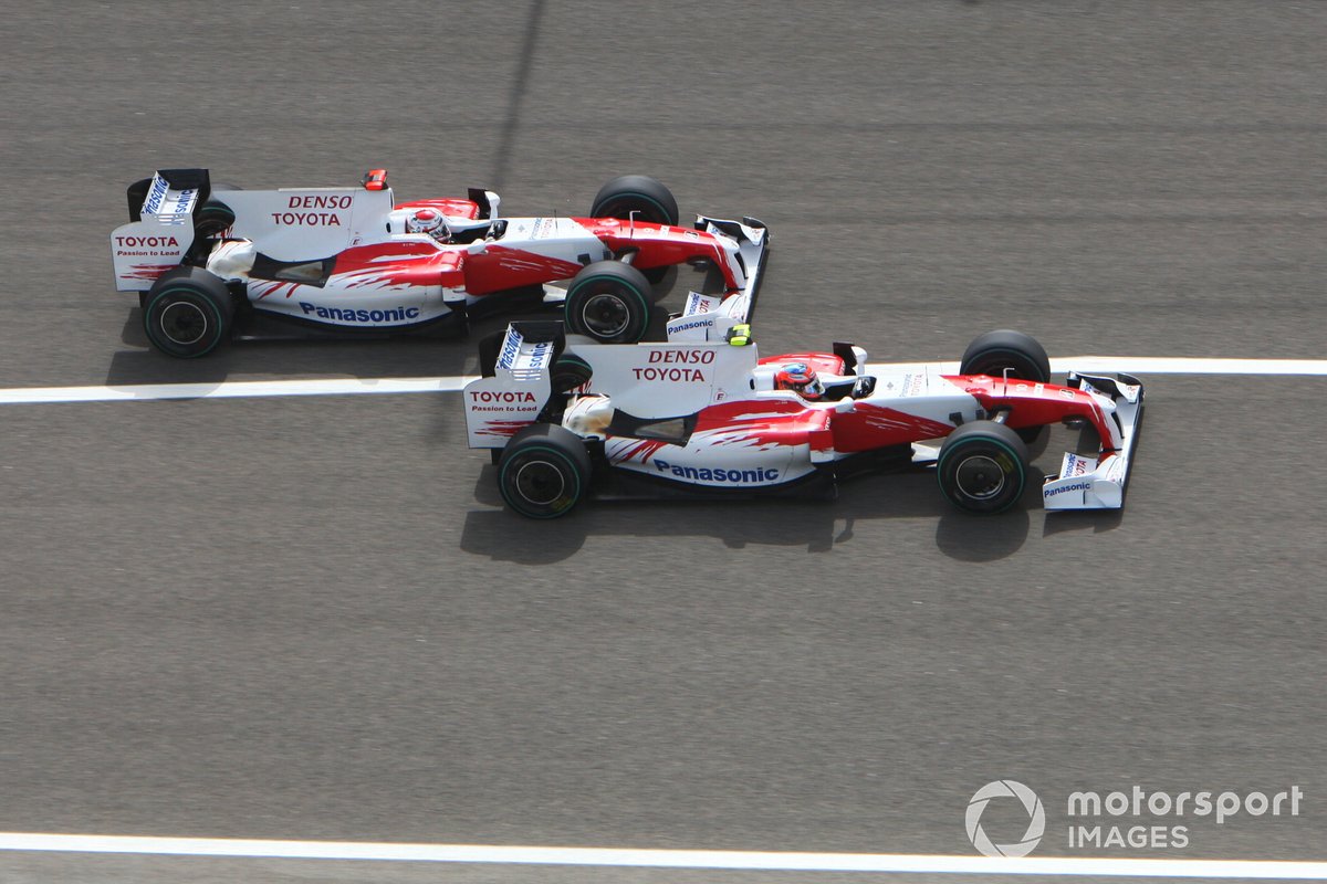 F1バーレーンGPで1-2を走るトヨタ勢