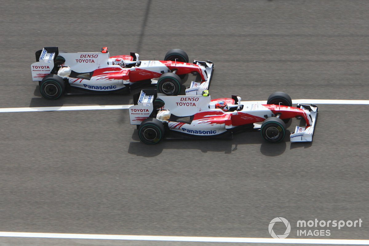 Timo Glock, Toyota TF109 leads Jarno Trulli, Toyota TF109