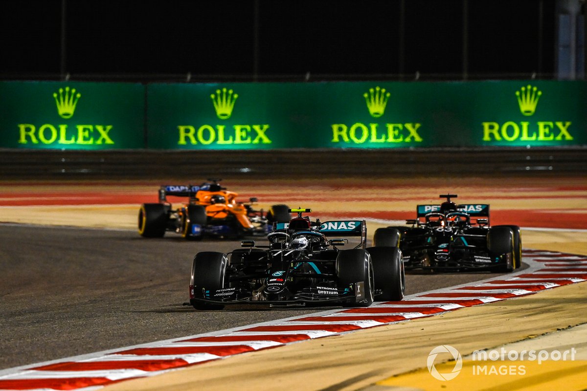 Valtteri Bottas, Mercedes F1 W11, George Russell, Mercedes F1 W11, Carlos Sainz Jr., McLaren MCL35