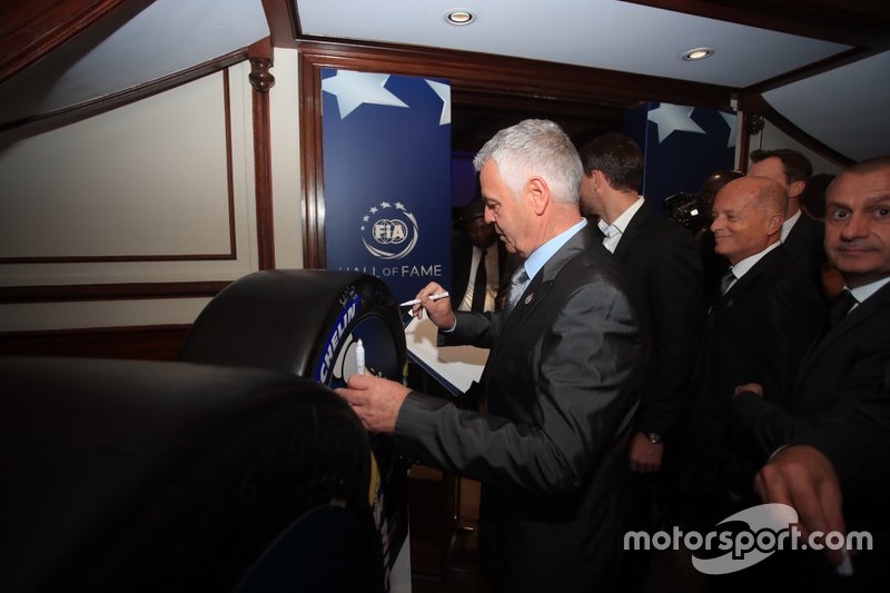 Derek Warwick