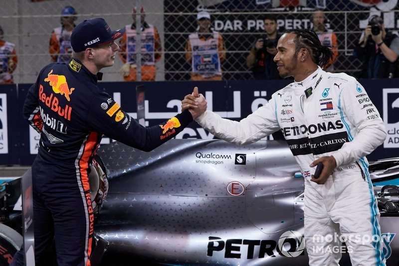 Max Verstappen, Red Bull Racing, si congratula con Lewis Hamilton, Mercedes AMG F1, per aver preso la pole