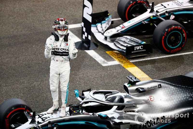 Ganador de la poe Lewis Hamilton, Mercedes AMG F1, celebra