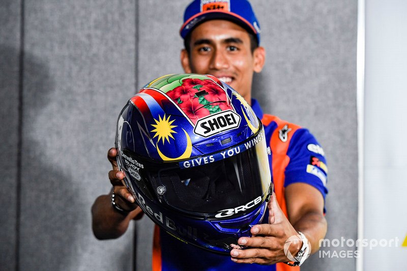 New helmet of Hafizh Syahrin, Red Bull KTM Tech 3