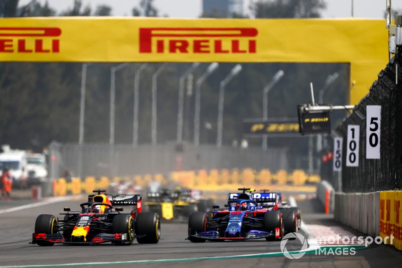 Max Verstappen, Red Bull Racing RB15, leads Daniil Kvyat, Toro Rosso STR14