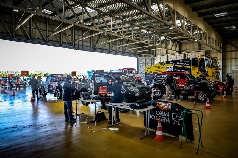 Verificaciones en Paul Ricard antes del embarque del Dakar 2020