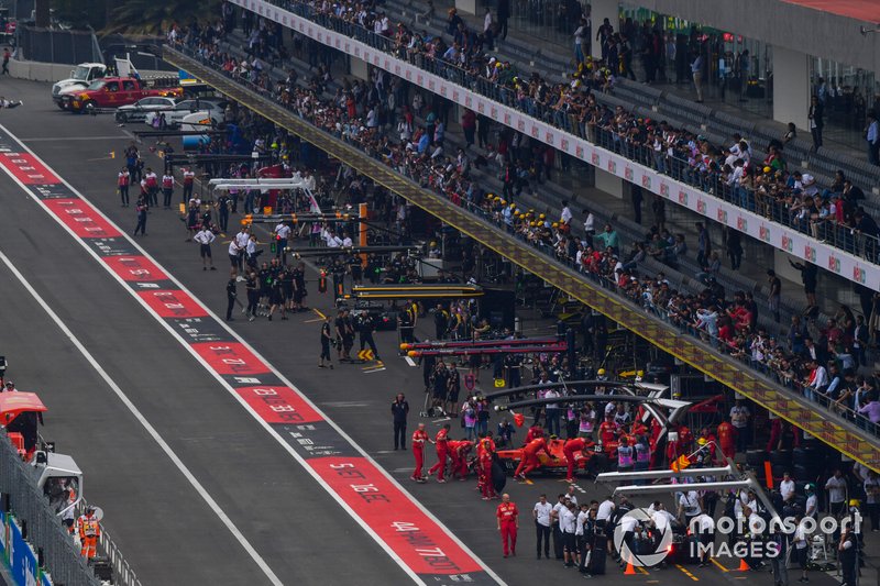 Pit lane atmosphere