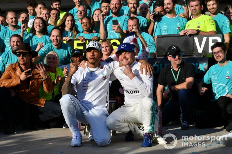 Lewis Hamilton, Mercedes AMG F1, 2nd position, Valtteri Bottas, Mercedes AMG F1, 1st position, and the Mercedes team celebrate