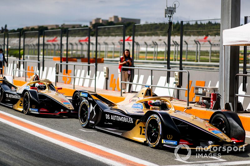 Antonio Felix da Costa, DS Techeetah, DS E-Tense FE20 ahead of Jean-Eric Vergne, DS TECHEETAH, DS E-Tense FE20 in the pit lane