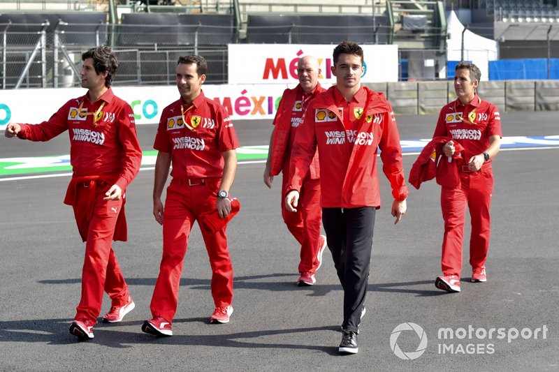 Charles Leclerc, Ferrari, fait une reconnaissance de la piste