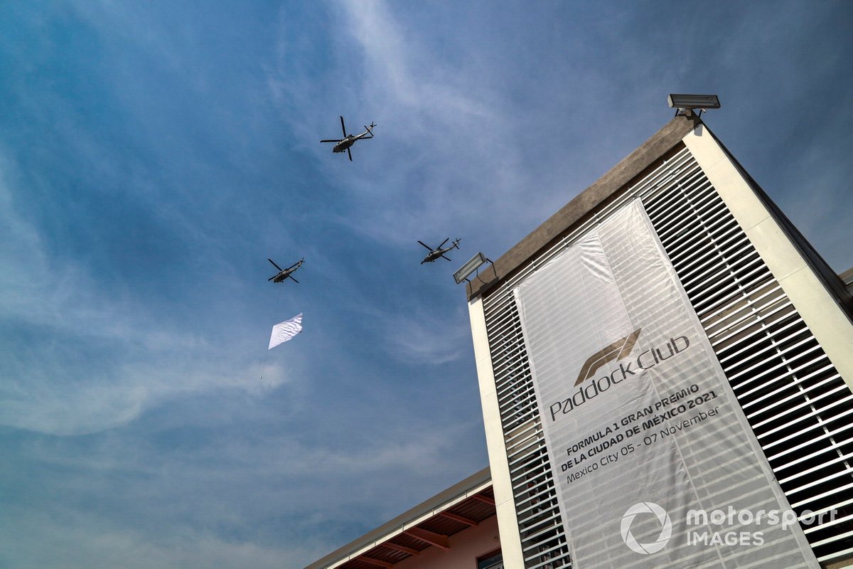 Helicópteros sobre el paddock