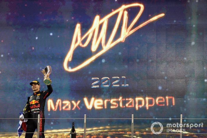 Podio: ganador y campeón Max Verstappen, Red Bull Racing
