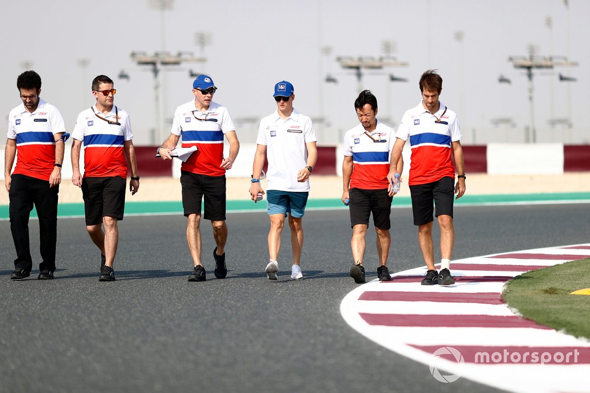 Mick Schumacher, Haas F1, recorre el circuito de Losail