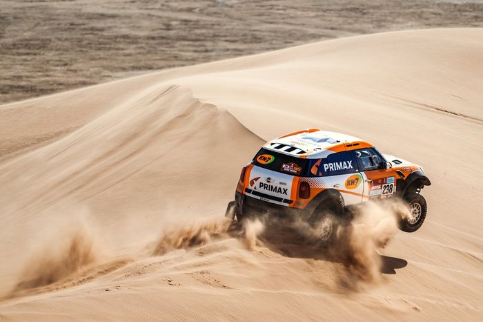 #238 X-Raid Mini John Cooper Works Rally Mini: Laia Sanz, Maurizio Gerini