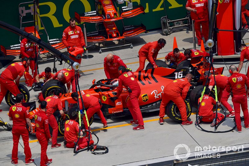 Charles Leclerc, Ferrari SF90, ai box durante le prove