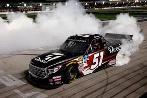 Race Winner Kyle Busch, Kyle Busch Motorsports, Toyota Tundra Cessna