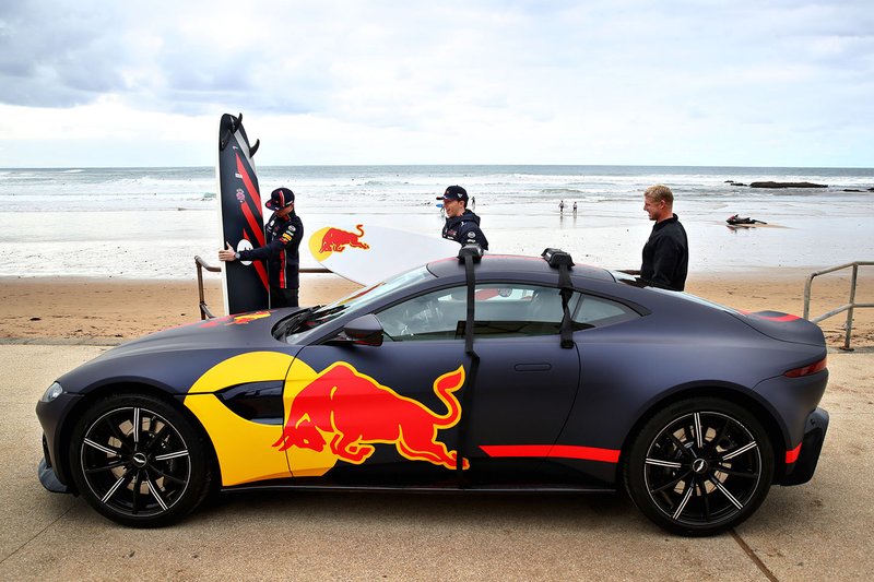 Max Verstappen, Red Bull Racing and Pierre Gasly, Red Bull Racing prepare to go surfing with surf legend Mick Fanning