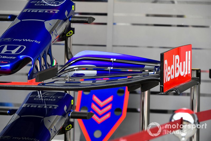 Toro Rosso STR14 front wing detail