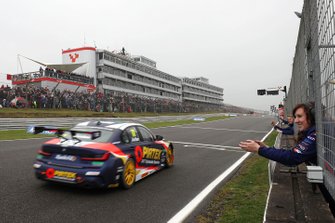 2. Yarış galibi Andrew Jordan, WSR BMW