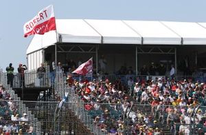 Crowd support for Robert Kubica, Williams Racing