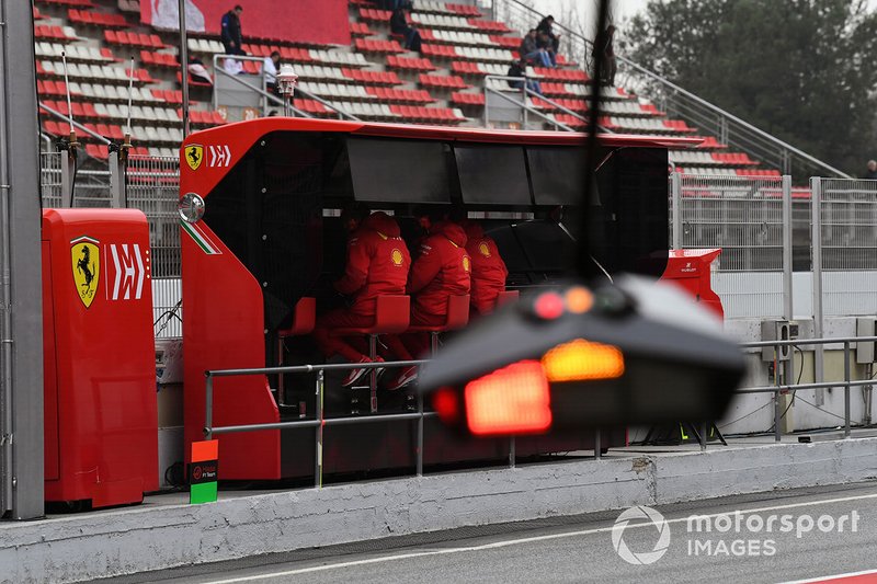 Ferrari pit stop lights