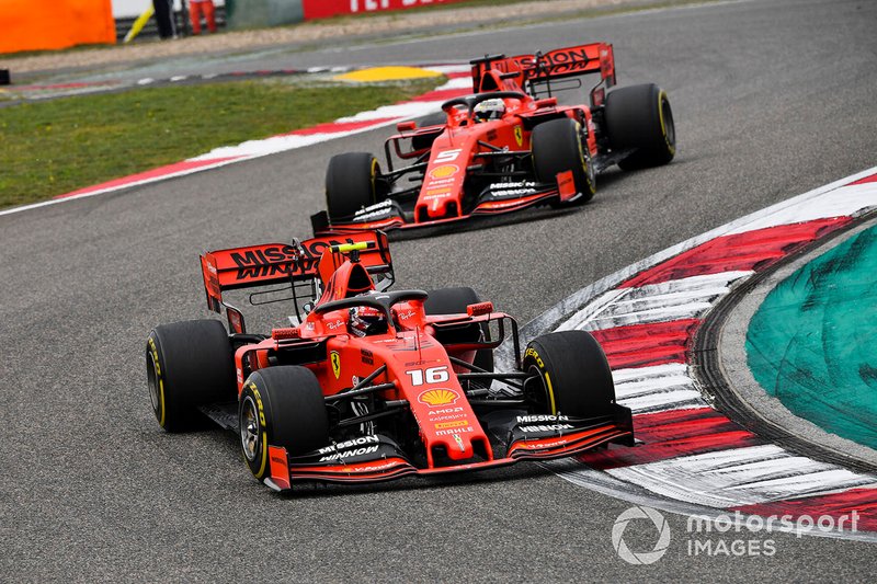 Charles Leclerc, Ferrari SF90, devance Sebastian Vettel, Ferrari SF90