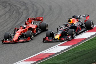 Bataille entre Sebastian Vettel, Ferrari SF90 et Max Verstappen, Red Bull Racing RB15