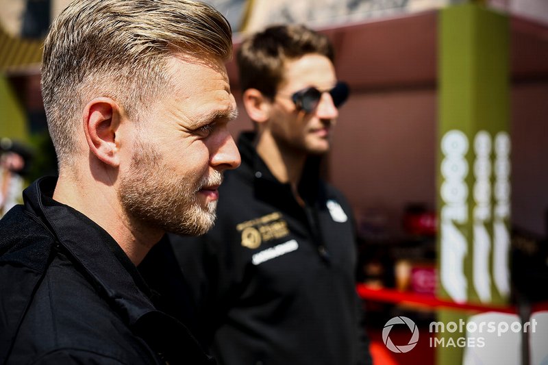 Kevin Magnussen, Haas F1 and Romain Grosjean, Haas F1