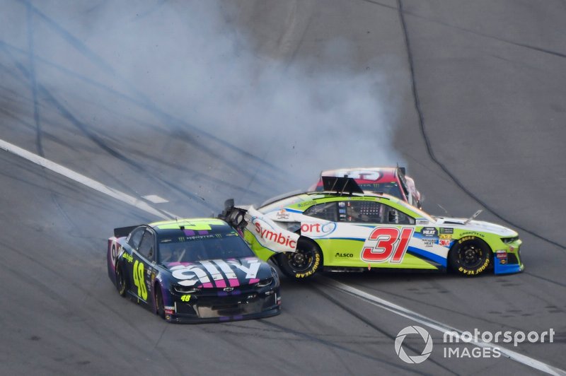 Tyler Reddick, Richard Childress Racing, Chevrolet Camaro Symbicort, Cody Ware, Rick Ware Racing, Chevrolet Camaro Winn Dixie and Jimmie Johnson, Hendrick Motorsports, Chevrolet Camaro Ally wreck