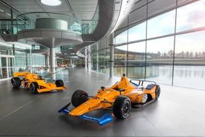 La decoración del McLaren de Alonso para la Indy 500 2019, junto a otro McLaren