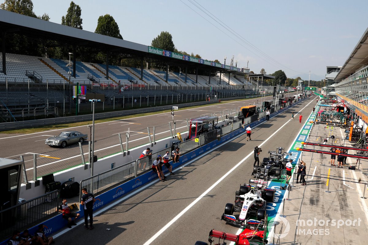 Aspectos del circuito de Monza pit lane