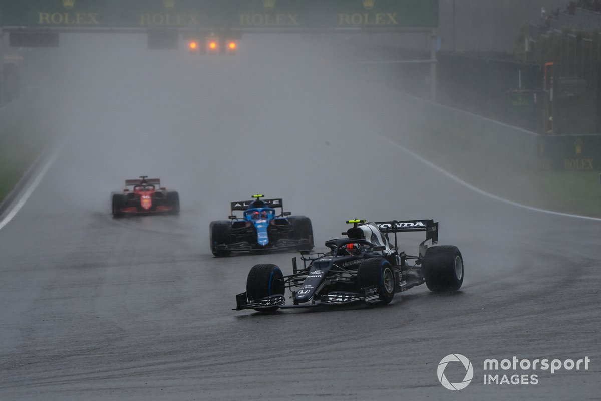 Pierre Gasly, AlphaTauri AT02, Esteban Ocon, Alpine A521, Charles Leclerc, Ferrari SF21