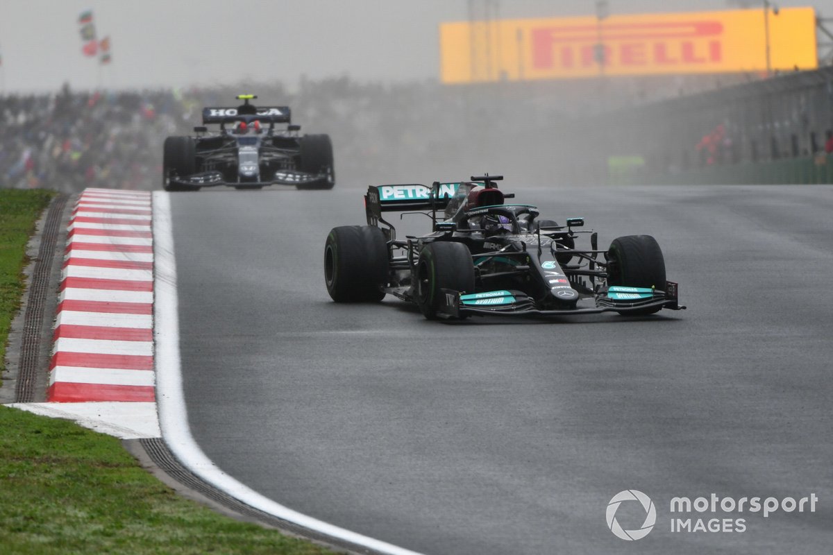 Lewis Hamilton, Mercedes W12, Pierre Gasly, AlphaTauri AT02