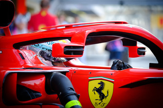 Sebastian Vettel, Ferrari SF71H, ai box