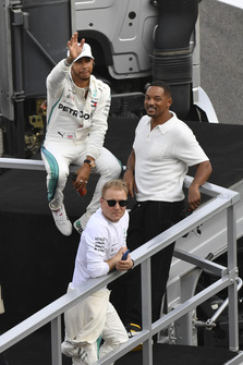 Lewis Hamilton, Mercedes AMG F1, Valtteri Bottas, Mercedes AMG F1 ve Will Smith pilotlar geçit töreninde