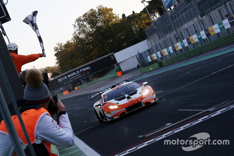 Lamborghini Huracan Super Trofeo Evo #211, Clazzio Racing: Kei Cozzolino, Afiq Yazid