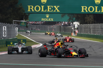 Max Verstappen, Red Bull Racing RB14,Lewis Hamilton, Mercedes AMG F1 W09 EQ Power+