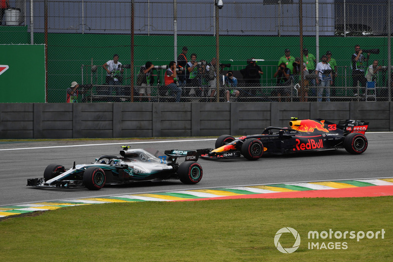 Valtteri Bottas, Mercedes-AMG F1 W09 ve Max Verstappen, Red Bull Racing RB14