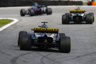 Carlos Sainz Jr., Renault Sport F1 Team R.S. 18, Nico Hulkenberg, Renault Sport F1 Team R.S. 18