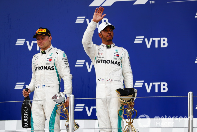 Podio: segundo lugar Valtteri Bottas, Mercedes AMG F1, ganador de la carrera Lewis Hamilton, Mercedes AMG F1