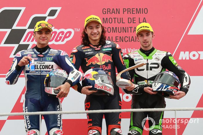 Podio: ganador, Can Oncu, Red Bull KTM Ajo, segundo, Jorge Martin, Del Conca Gresini Racing, tercero John McPhee, CIP Green Power