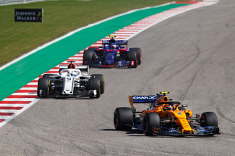 Stoffel Vandoorne, McLaren MCL33, Marcus Ericsson, Sauber C37, Pierre Gasly, Scuderia Toro Rosso STR13