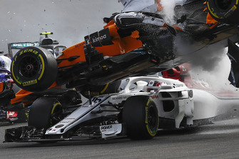 Charles Leclerc, Sauber C37, Fernando Alonso, McLaren MCL33 collide at the start of the race