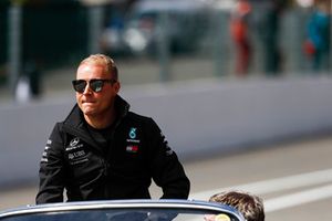 Valtteri Bottas, Mercedes AMG F1, in a Mercedes 300SL, on the drivers' parade