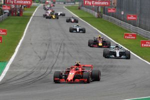 Kimi Raikkonen, Ferrari SF71H, Lewis Hamilton, Mercedes AMG F1 W09, Max Verstappen, Red Bull Racing RB14
