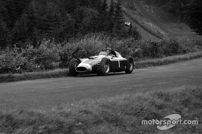 8.- Juan Manuel Fangio: 9316 km