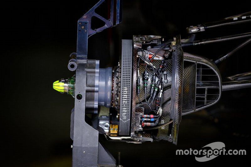 Передние тормоза Red Bull RB15