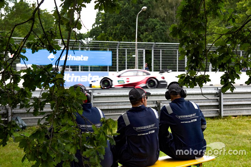 Timo Glock, BMW Team RMG, BMW M4 DTM, e di commissari di pista